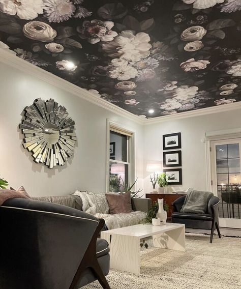 Offices With Wallpaper, Black Walls Wallpaper Ceiling, Basement Wallpaper Ideas, Wallpaper On Ceiling Office, Dark Ceiling Wallpaper, Wallpaper Ceiling Living Room, Wallpaper Ceiling Office, Wallpapered Ceilings Ideas, Ceiling Wallpaper Ideas Living Room