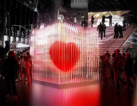 Big Heart by Bjarke Ingels Group Nyc Times Square, Zebra Art, Acrylic Tube, Bjarke Ingels, Interactive Installation, Artistic Installation, Beating Heart, Art Installation, Light Installation