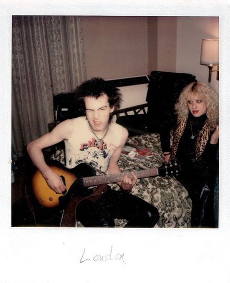 Punk Couple, Sid And Nancy, 70s Punk, British Punk, Johnny Rotten, Punk Culture, Sid Vicious, Wild Girl, Riot Grrrl