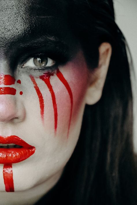 Female Sith Makeup, Star Wars Sith Makeup, Sith Lord Makeup Female, Sith Makeup Star Wars Female, Star Wars Makeup Ideas Dark Side, Sith Makeup Female, Jedi Makeup, Star Wars Inspired Makeup, Star Wars Makeup Ideas