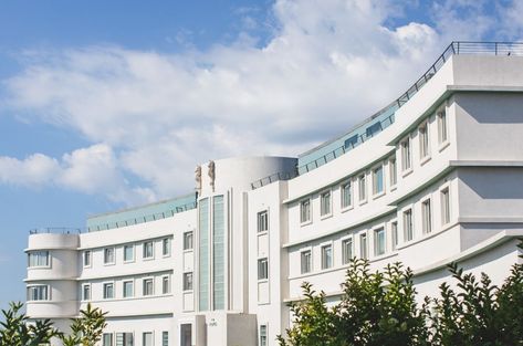 1. The Midland Hotel (Morecambe Town Council) – Copy Morecambe Bay, Art Deco Exterior, Midland Hotel, Beach Wedding Venues, Seaside Theme, Country Hotel, Streamline Moderne, Wedding Venues Beach, Seaside Wedding