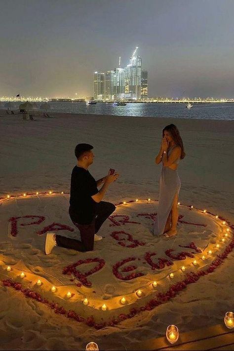 Proposal Ideas At Home, Proposal Ideas Simple, Proposal Ideas Beach, Unique Proposal Ideas, Wedding Proposal Ideas Engagement, Surprise Proposal Pictures, Cute Proposal Ideas, Couple Dps, Unique Proposals