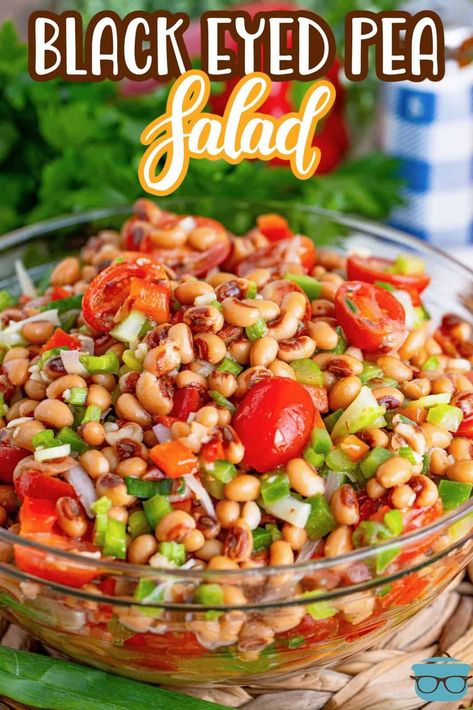 This Black Eyed Pea Salad is such a light but flavorful salad. Creamy black eyed peas and fresh veggies all tossed in a refreshing homemade vinaigrette! Black Eyed Pea Salad Recipe, Blackeyed Pea Salad, Blackeyed Pea Recipes, Preschool Snack, Marinated Salad, Big Salads, Black Eyed Pea Salad, Blackeyed Peas, Vegetable Salads