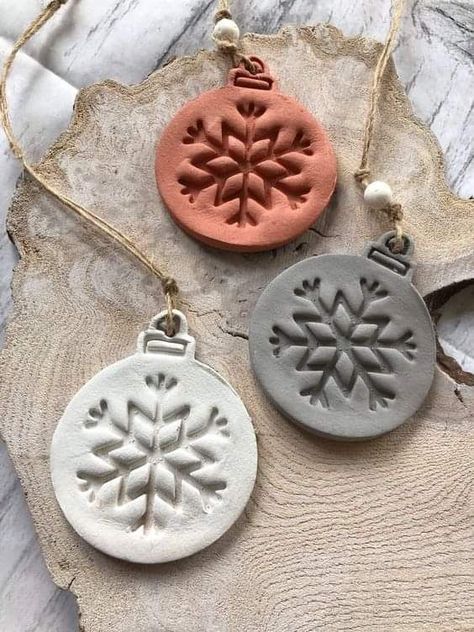 Salt Dough Christmas Tree Decorations, Air Dry Clay Baubles, Air Dried Clay Christmas Decorations, Clay Oil Diffusers, Diy Air Dry Clay Christmas Decorations, Terracotta Air Dry Clay, Clay Present Ideas, Air Clay Christmas Ornaments, Christmas Decor Clay