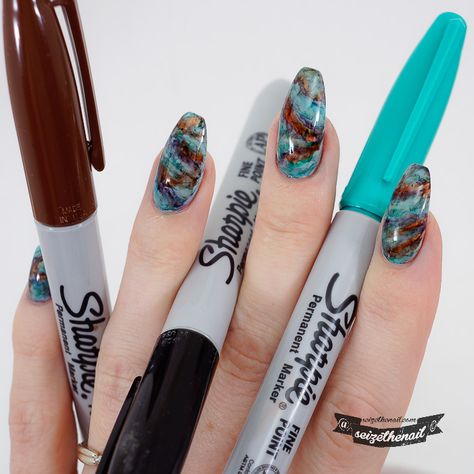 Marble stone with Sharpie pens Marker Nail Art, Sharpie Nail Art, Sharpie Nails, Stone Nails, Manicured Nails, Stone Nail Art, Art Live, Sharpie Pens, Sharpie Markers