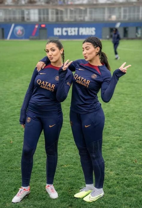 Female Football Player, Sports Team Apparel, Female Soccer, Football Players Photos, Football Workouts, Soccer Boyfriend, Football Players Images, Soccer Outfit, Soccer Inspiration