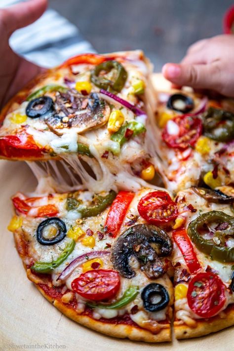 Veggie Pita Bread Pizza is an easy and simplified option for making pizza at home using pita bread for crust, a no cook pizza sauce and toppings of choice. You can now make you own veggie pizza in 30mins a.k.a faster than ordering a takeout. Plus plenty of options for customizing!!  #veggiepizza #pitapizza #pizza #nocookpizzasauce No Cook Pizza Sauce, Veggie Pita, Making Pizza At Home, Pita Bread Pizza, Delicious Pizza Recipes, Pizza Crusts, Pita Pizzas, Pizza At Home, Making Pizza