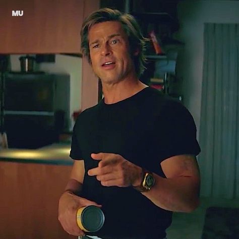 Brad Pitt In Once Upon A Time, Brad Pitt Once Upon A Time Hollywood, Once Upon A Time In Hollywood, Brad Pitt Hair, Sarcastic Words, Michael Jordan Basketball, Tyler Durden, Jordan Basketball, Funny Scenes