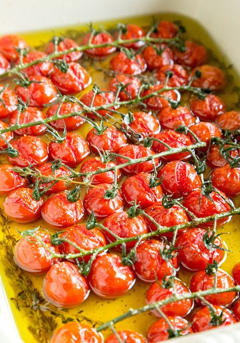 tomato confit in baking dish Salad Recipes Balsamic, Tomatoes Confit, Salad Fine Dining, Mozzarella Tomato Salad, Aesthetic Tomato, Tomato Salad With Feta, Salad Recipes Simple, Salad Mozzarella, Tomato Salad Dressing