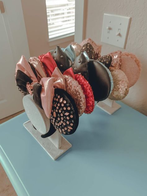 Mouse Ear Storage, Display Minnie Ears, Minnie Mouse Ears Display, Minnie Ears Display, Disney Ear Display, Mickey Ears Display, Disney Ears Display, Things To Collect, Universal Trip