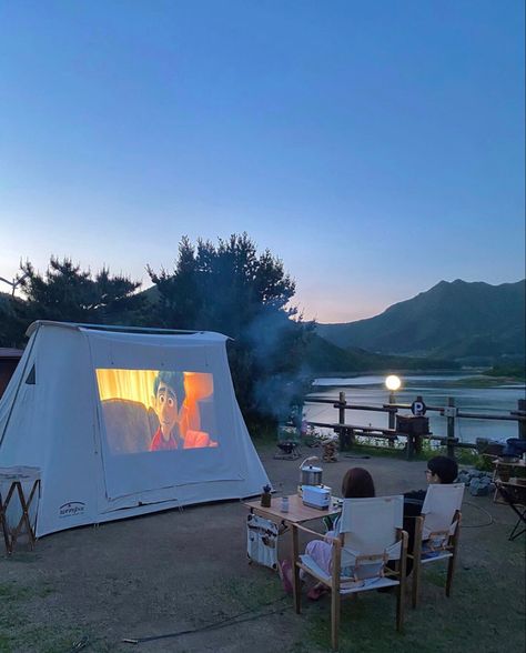 One Day Movie, Unique Glamping, Glamping Ideas, Cozy Camping, Camping Inspiration, Movie Date, Camping Set Up, Camping Aesthetic, Camping Set