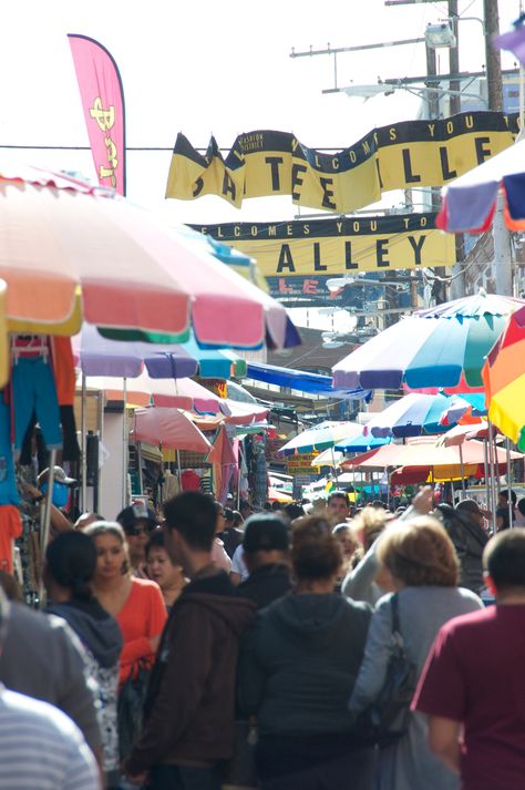 Santee Alley in the LA Fashion District/LOS CALLEJONES, can't wait to go back to shopping galore! Santee Alley, La Fashion District, Fashion District Los Angeles, Botany Bay, Valley Girl, Cali Girl, Valley Girls, Fashion District, Urban Architecture