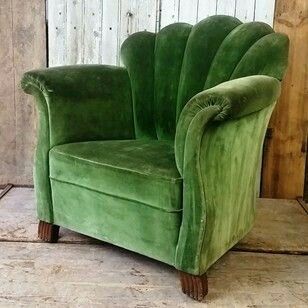 WANT this chair! 😍 Green Velvet Armchair, Vintage French Art, Art Deco Armchair, Cottage Shabby Chic, Bohol, Deco Furniture, Art Deco Furniture, Green Chair, Interior Deco