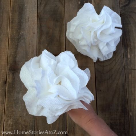 Paper Towel Origami, Unpaper Towels Diy How To Make, Paper Towel Flowers Diy, Paper Towel Flowers, Diy Unpaper Towels, Tossue Paper Flowers, Big White Flowers, Towel Origami, Paper Hand Towels