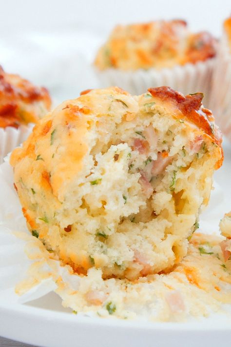 Savory Muffins Recipes, Bacon Muffins, Muffins Breakfast, Savory Cheese, Savory Muffins, Baked Bacon, Cheese Muffins, Spring Onions, Savoury Baking