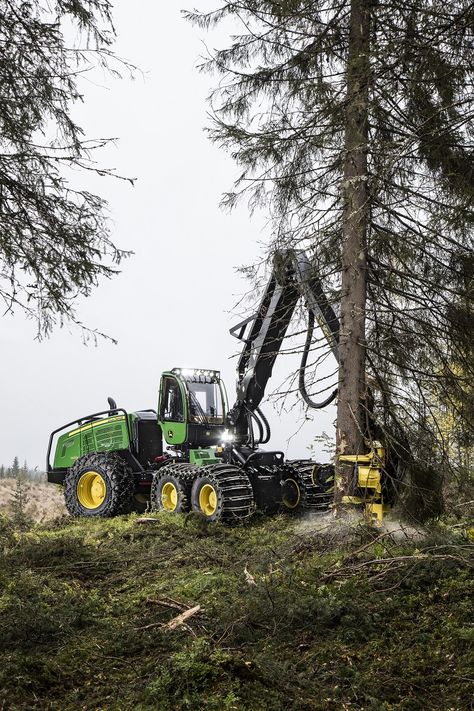 Lawnmower Aesthetic, Agricultural Machinery, John Deere Tractors Pictures, Lumberjack Style, Forestry Equipment, Ford 8n Tractor, Tractor Pictures, Logging Equipment, Ventrac Tractors