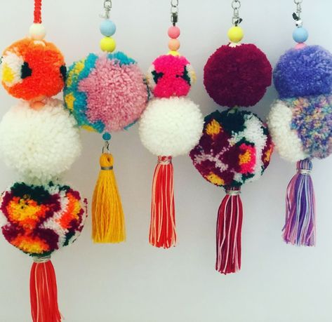 Pom Pom Photo Backdrop, Crafts With Yarn Pom Poms, Multicolor Pompom Diy, Cherry Pom Pom, Pompom Crafts Diy, Pom Pom Designs, Things To Make With Pom Poms, Yarn Pom Pom Crafts, Pom Pom Crafts For Adults