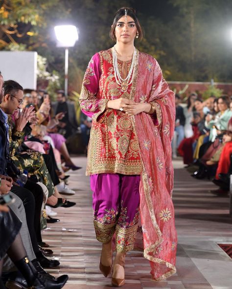 Kamiar Rokni, Bride And Groom Outfit, Pakistani Fashion Casual, Designer Party Wear Dresses, Indian Suits, Festive Wear, Groom Outfit, Jewellery Earrings, Stylish Dresses For Girls