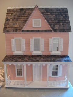 Staircase Banister Ideas, Farmhouse Dollhouse, Vermont Farmhouse, Custom Dollhouse, Pink Dollhouse, Dollhouse Building, Diy Barbie House, Miniature Shop, American Girl Doll House