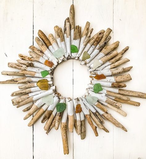 Driftwood Wreath, Wood Craft Projects, Fabulous Diy, Diy Fall Wreath, Sea Glass Crafts, White Acrylic Paint, Wreath Tutorial, Wood Craft, Frame Wreath