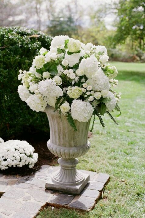 Hydrangeas in an urn White Hydrangea Wedding, Ceremony Arrangement, Flower Urn, Vase Deco, Hydrangea Arrangements, Church Wedding Decorations, Hydrangeas Wedding, Church Flowers, Patio Flooring