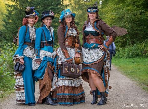 Steampunk Group Costumes Done Right Colorful Steampunk, Best Group Costumes, Blue Steampunk, Dieselpunk Fashion, Steampunk Costume Ideas, Steam Punk Art, Punk Costume, Steampunk Outfits, Steampunk Illustration