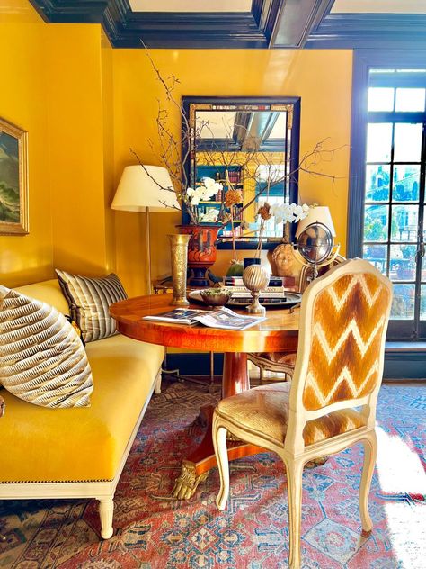 living room in yellow Blue Room Paint, Yellow Walls Living Room, Blue And Yellow Living Room, Dining Room Library, Yellow Accent Walls, Yellow Dining Room, Yellow Ceiling, Red Dining Room, Yellow Sofa