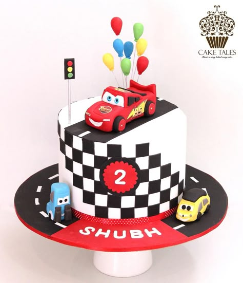 Cake Mcqueen, Lightning Mcqueen Birthday Cake, Disney Cars Cake, Γενέθλια Mickey Mouse, Cars Theme Cake, Mcqueen Cake, Disney Car, Boys 1st Birthday Cake, Baby Boy Birthday Cake