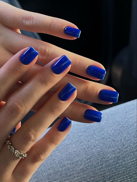 Blue Nail Trends for Winter 2023-2024 16 Ideas: Stay Stylish in the Cold Season - women-club.online Blue Nail Trends, Blue Short Nails, 2023 Manicure, Nail Makeover, Blue Gel Nails, Royal Blue Nails, Natural Nail Designs, Solid Color Nails, Squoval Nails