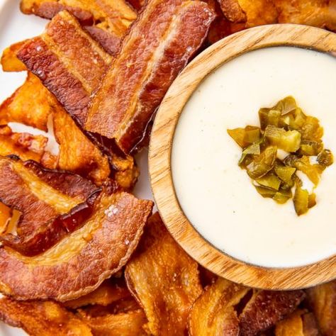 These keto chips are crispy, easy to make, and made of bacon! They're the perfect chip to go with your guac or other keto dips, and you'll become addicted at first bite. #keto #lowcarb #snack #appetizer #bacon Egg And Chips, Dip For Potato Chips, Keto Dips, Keto Chips, Bacon Chips, 40 Aprons, Hot Crab Dip, Layered Salad, Baked Bacon