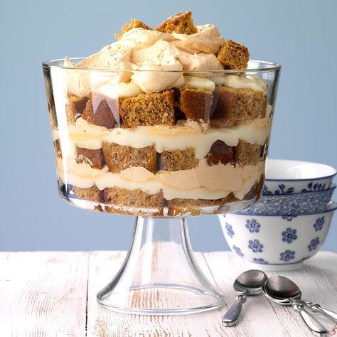 Honey Gingerbread Trifle Recipe -My husband's grandma made the most amazing honey gingerbread. It's wonderful all on its own, but when you add it to a trifle, your guests are sure to ask for the recipe. —Tami Kuehl, Loup City, Nebraska Carrot Cake Trifle, Honey Gingerbread, Pudding Caramel, Gingerbread Trifle, Cake Trifle, Tiramisu Trifle, Nutella Ganache, Easy Tiramisu, Icebox Desserts