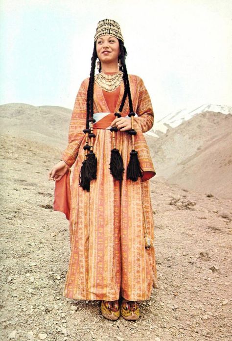 Traditional dress of Armenia woman  from Shatakh Armenian Clothing, Asia Travel Outfit, Russian Clothing, Armenian Culture, Costumes Around The World, National Dress, Folk Dresses, Ethnic Dress, Traditional Attire