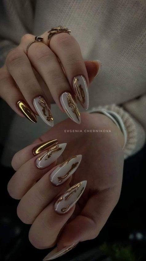 Nail Art White Design, Nail White Design, Gold Detail Nails, Gel X Nails Ideas, Nail Art White Nails, White Nails Cute, Nails Ideas White, White Nails Ideas, Nail Art White