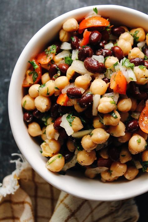 Balela Salad, Garbanzo Beans Salad, Black Bean Salad Recipe, Mediterranean Pasta Salads, Bean Salad Recipe, Italian Chopped Salad, Black Bean Salad, Bean Salad Recipes, Healthy Ingredients