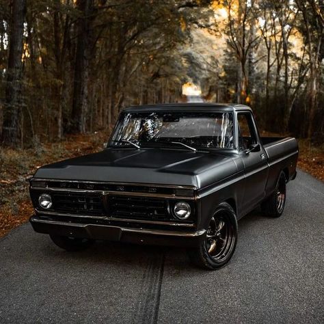 Slammed Trucks, Obs Truck, Old Dodge Trucks, Truck Rims, Vintage Pickup Trucks, Classic Ford Trucks, Old Ford Trucks, Lifted Truck, Old Pickup Trucks