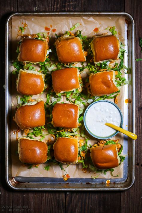 All of your favorite Buffalo wing flavors sandwiched inside a mini brioche bun…touchdown! Wing Flavors, Mini Sliders, Buffalo Chicken Sliders, Slider Sandwiches, Buffalo Wing, Brioche Bun, Chicken Sliders, Mini Sandwiches, Buzzfeed Food