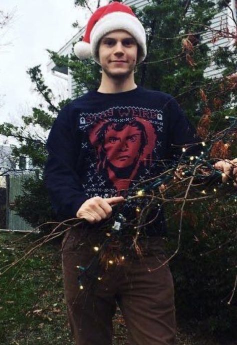 whatever you do don’t imagine wearing matching christmas sweaters with him… Evan Peters Christmas, Matching Christmas Sweaters, Green Lantern Hal Jordan, Pietro Maximoff, Evan Peters, Sunset Wallpaper, Fictional Crushes, Ex Husbands, Avengers Assemble