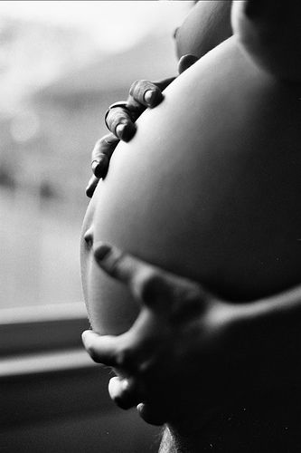 Pregnancy | por Ola Pemberton Pregnant Photo, Pregnancy Art, Lady In Waiting, Pregnancy Photoshoot, Pregnancy Photos, Baby Announcement, Human Silhouette, Photo Art, Photo Sharing