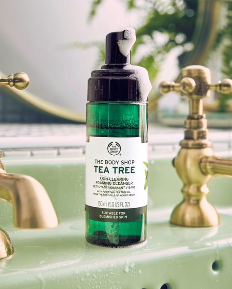 Tea Tree Skincare, Tea Tree Cleanser, The Body Shop Tea Tree, Tea Tree Face Wash, Skin Clearing, Body Shop Tea Tree, Skin Tea, Daily Face Wash, Body Shop At Home