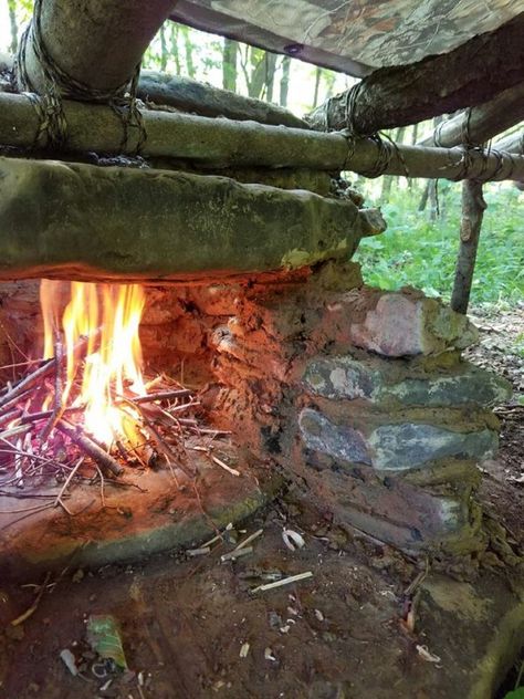 Up close shot of chimney.Shelter idea located on bushcraftusa.com forum,one of the best survivalist and bushcraft forums online. Bushcraft Shelter Fireplace, Bushcraft Fireplace, Bushcraft Shelter With Fireplace, Survival Shelter Ideas, Bushcraft Shelter Long Term, Bushcraft Shelter, Camping Ideas, Bushcraft Skills, Bushcraft Gear