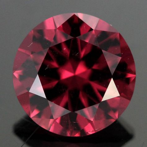 Malaya Garnet, Expensive Jewelry Luxury, Faceted Gems, Expensive Jewelry, Rhodolite Garnet, Exclusive Jewelry, Garnet Gemstone, Faceted Gemstones, Tanzania