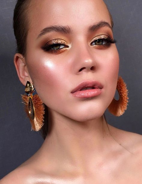 Bronze Gold orange Carnaval Makeup, Makeup Ide, Makeup Wallpaper, Bronze Eye Makeup, Gold Eye Makeup, Orange Makeup, Glow Makeup, Makeup Advice, Bronze Makeup