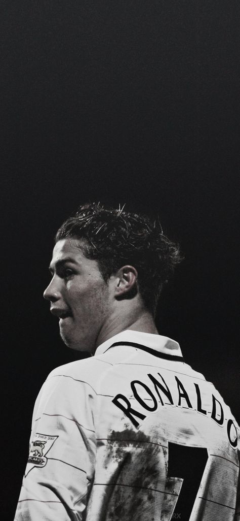 Cristiano Ronaldo Black Wallpaper, Cr7 Black And White, Ronaldo Black Wallpaper, Young Ronaldo Wallpaper, Ronaldo Black And White, Cristiano Wallpaper, Cristiano Ronaldo Training, Cristiano Ronaldo Shirtless, Manchester United Ronaldo