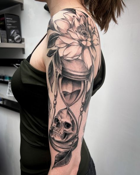 Embracing the flow of time with every bloom. This hourglass and flower tattoo sleeve by @carole_caldarelli_tattoo symbolizes the delicate balance between life’s fleeting moments and its eternal beauty. #TattooArt #SleeveTattoo #HourglassTattoo #FlowerTattoo #TimelessBeauty #Inkspiration #TattooLife #TattooLover #BodyArt #TattooDesign Hourglass Tattoo, Flower Tattoo Sleeve, Eternal Beauty, Tattoo Sleeve, Life Tattoos, Sleeve Tattoos, Timeless Beauty, Flower Tattoo, Art Tattoo