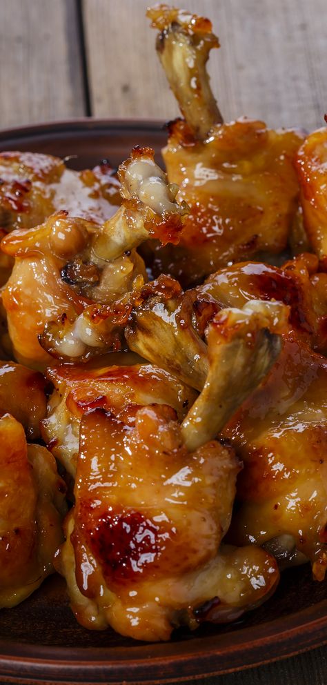 Skillet Appetizers, Easy Wings, Spicy Chicken Wings Recipe, Wing Sauces, Party Chicken, Wings Recipes, Wings Chicken, Chicken Sauce, Chicken Breast Recipes Baked