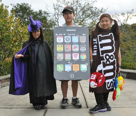 halloween.2012 Iphone Costume Diy, Iphone Costume, Easy Homemade Halloween Costumes, Robot Costumes, Kid Friendly Halloween, Creative Birthday Gifts, Unique Halloween Costumes, Homemade Halloween Costumes, Halloween Costumes For Teens