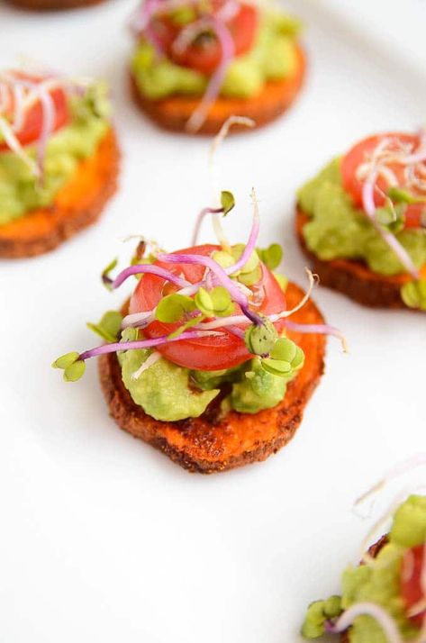 Sweet Potato + Avocado Bites Avocado Bites, Sweet Potato Avocado, Potato Avocado, Crowd Pleasing Appetizers, Healthy Christmas, Keto Cheesecake, God Mat, Vegan Appetizers, Recipes Vegetarian