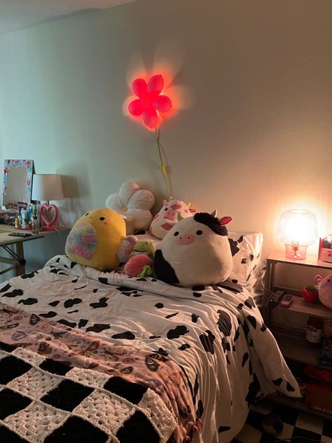 Pink And Cow Print Bedroom, Cow Print Bedding Aesthetic, Pink Cow Room, Teen Aesthetic Room, Cow Print Bedding, Teen Aesthetic, Bedding Pink, Heart Flowers, Pink Cow