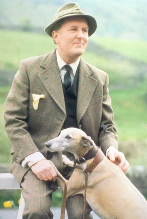 Hardy was born in Cheltenham, England, the son of Jocelyn (née Dugdale) and Henry Harrison Hardy. The Yorkshire Vet, Robert Hardy, James Herriot, Masterpiece Theater, British Tv Series, Miss Marple, Yorkshire Dales, Old Tv Shows, British Tv