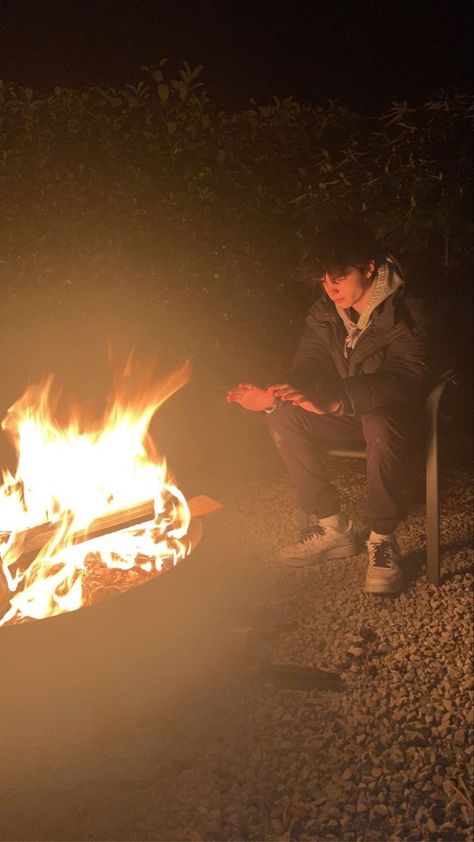 picture of boyfriend aesthetic Snuggling With Your Boyfriend Aesthetic, Bonfire With Boyfriend, Art Boyfriend Aesthetic, Soft Lovers Aesthetic, Shy Boyfriend Aesthetic, Nerd Couple Aesthetic, Picture Of Boyfriend, Boyfriend Asethic, Soft Boyfriend Aesthetic